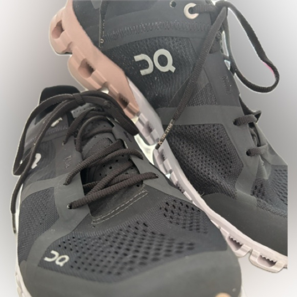On Cloud Flow Running Shoes Rock Grey
Rose Pink Shoes Women's Size 8